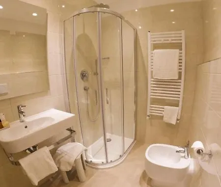 Universal Hotel 3*