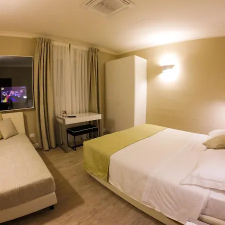 Universal 3* Livourne