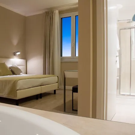 Universal 3* Livourne